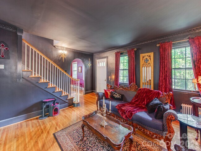Building Photo - 1209 Oakwood Ave