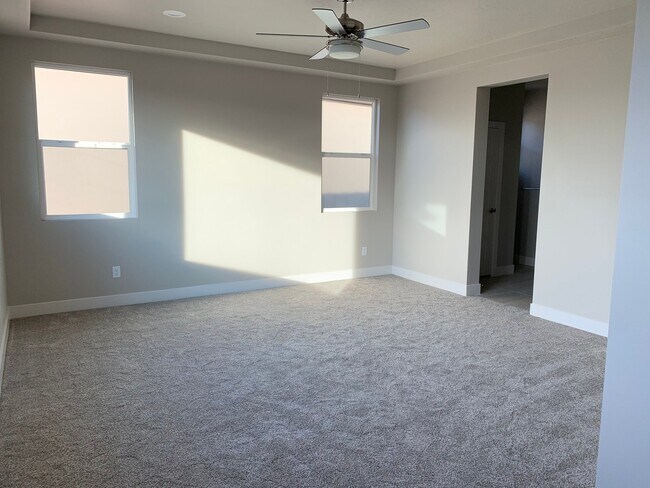 Foto del edificio - 438 N Stone Mountain Dr
