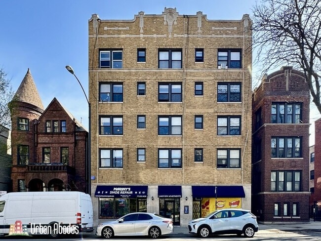 Building Photo - 701 W Belmont Ave