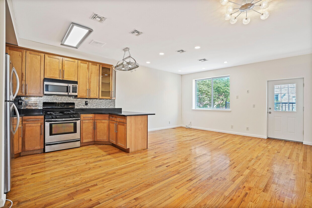 Primary Photo - 965 Kent Ave