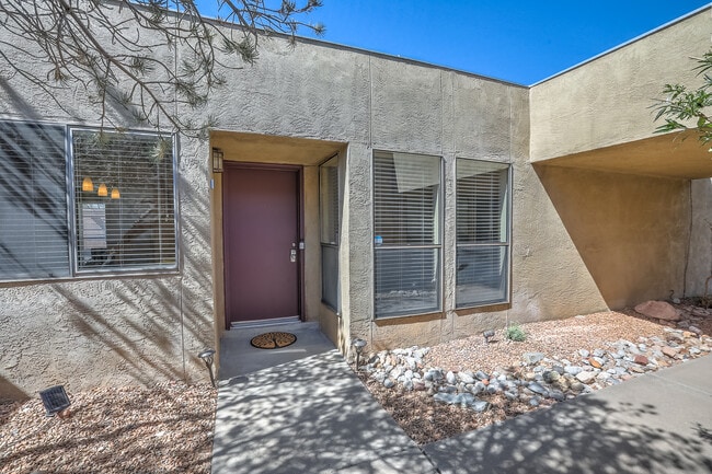 Building Photo - 785 Tramway Pl NE
