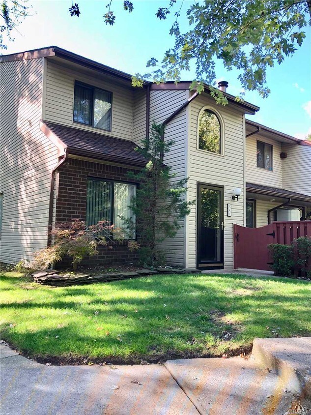 Primary Photo - 148 Birchwood Rd