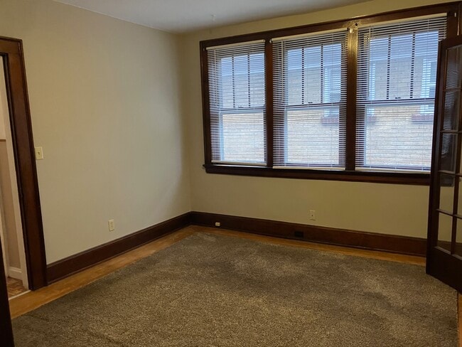 dining room - 121 W 33rd St