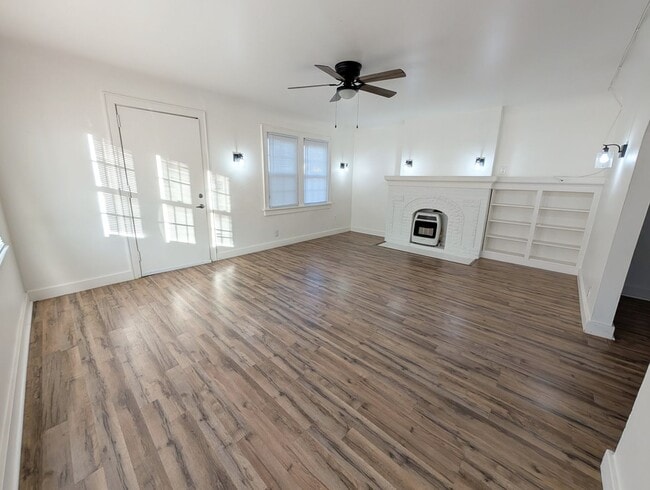 Building Photo - Drexel/NW 14th Tri-Plex