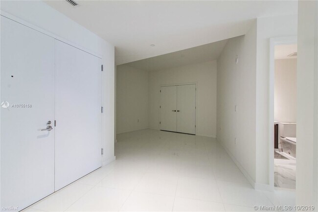 Foto del edificio - 3 br, 4 bath  - 851 NE 1st Ave Unit 3601