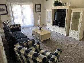 Building Photo - 1335 Summit Ave