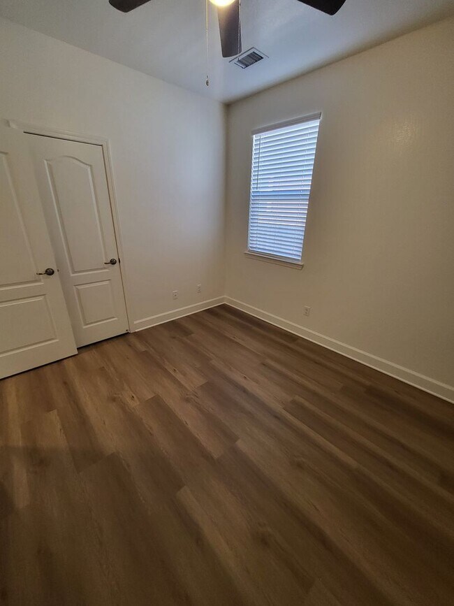 Building Photo - 1147 Lahontan Dr