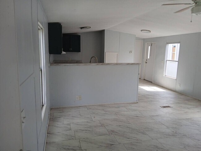 Foto del edificio - 542 E Highland Blvd