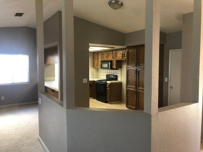Building Photo - 2205 Temescal Dr