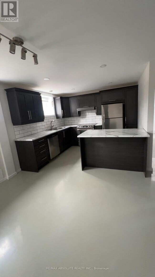 Building Photo - 20 ST-PALCIDE STREET