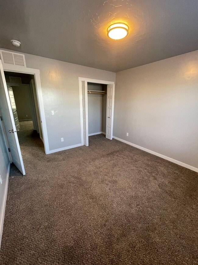 Building Photo - 4225 W Spring House Dr