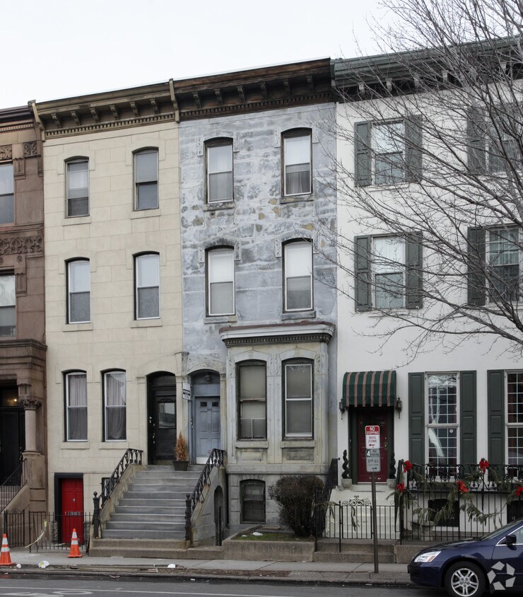 Foto del edificio - 1821 Spring Garden St