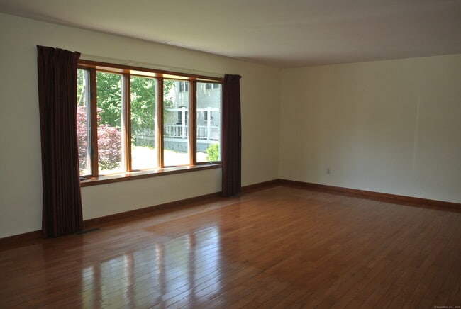 Building Photo - 302 Westwood Rd