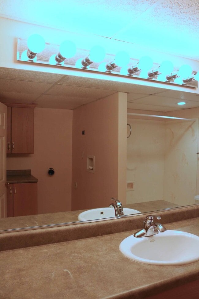 Building Photo - Sandy home for rent(basement only)