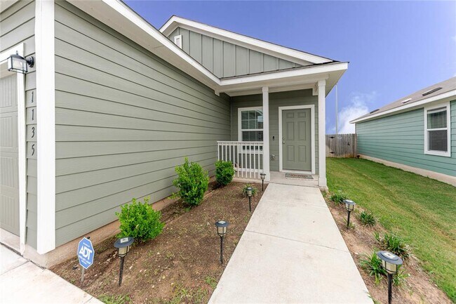 Foto del edificio - 1135 Catfish Ln