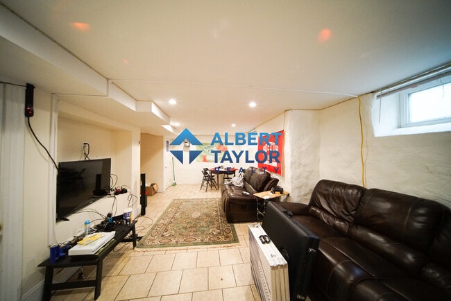 Building Photo - 8 Sawyer Ter