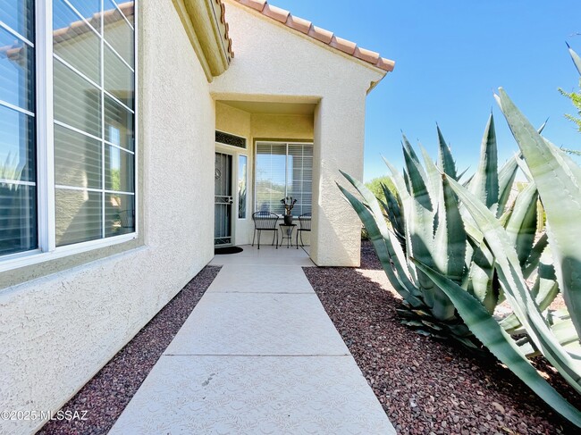 Building Photo - 13045 N Burrobush Loop