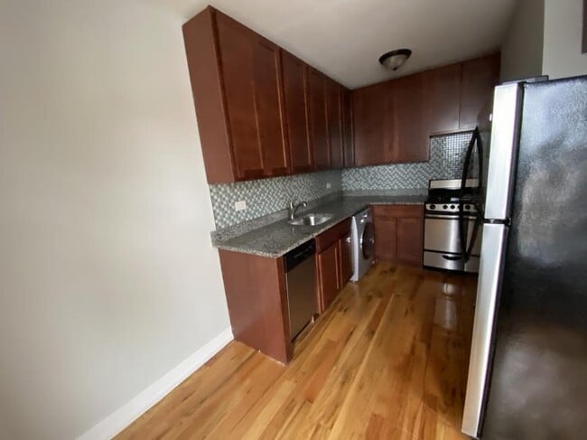Building Photo - 0 bedroom in Chicago IL 60614