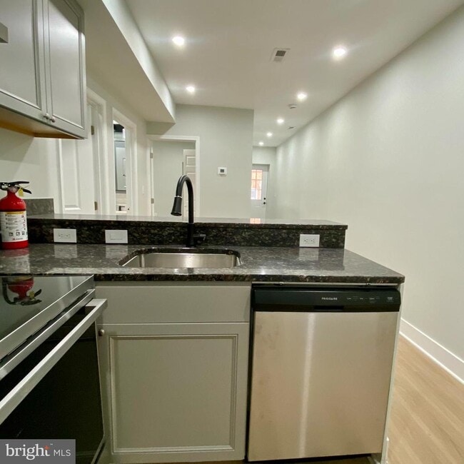 Foto del edificio - 3701 9th St NW