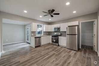 Building Photo - 121 Hillview Ave