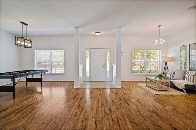 Building Photo - 11 Wheeler Ln