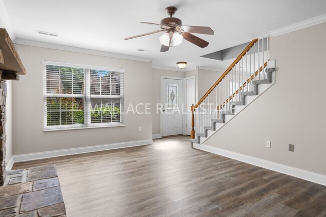 Foto del edificio - PRICE REDUCTION!!  FARRAGUT: TWO STORY 3 B...