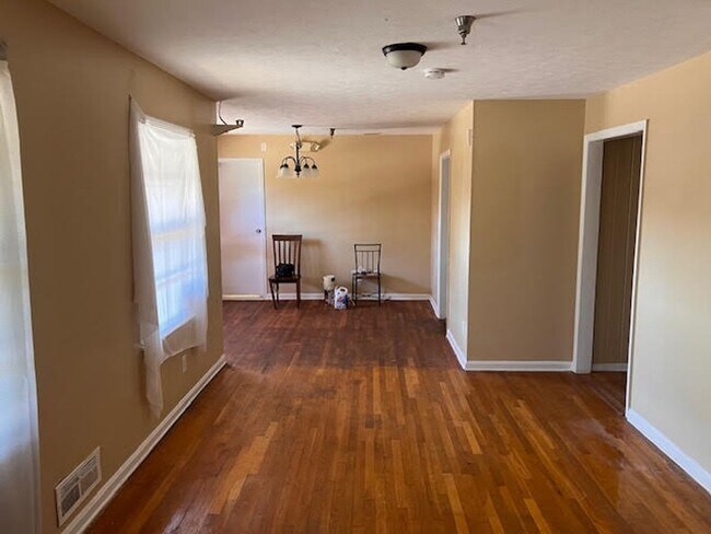 Building Photo - Brick Ranch Perfect for Your Live-Work Lif...