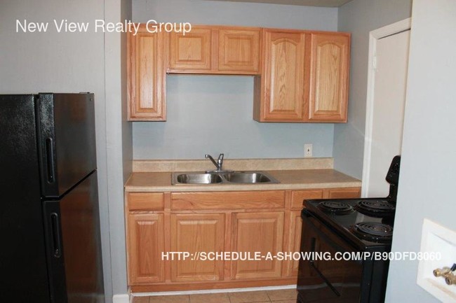 Building Photo - 1701 Remount Rd