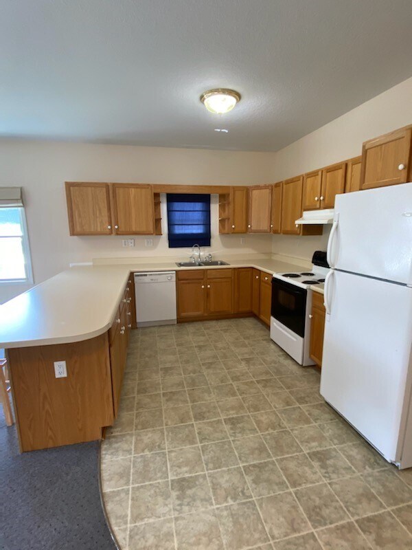 Primary Photo - 7840 W Sylvania Ave