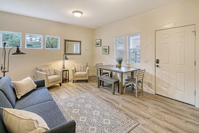 Building Photo - 5420 Delridge Way SW