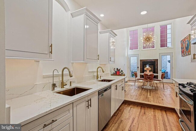 Foto del edificio - 427 S Eden St