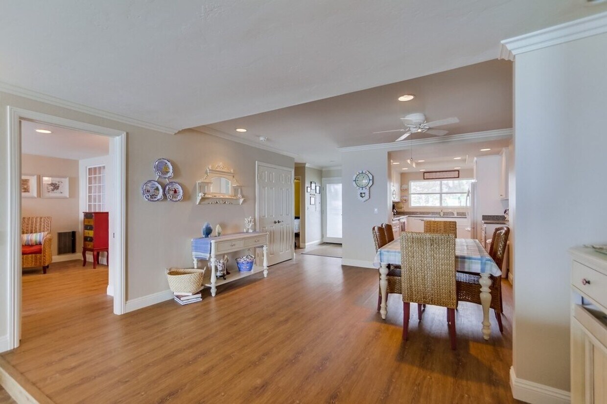 Foto principal - 239 S Helix Ave