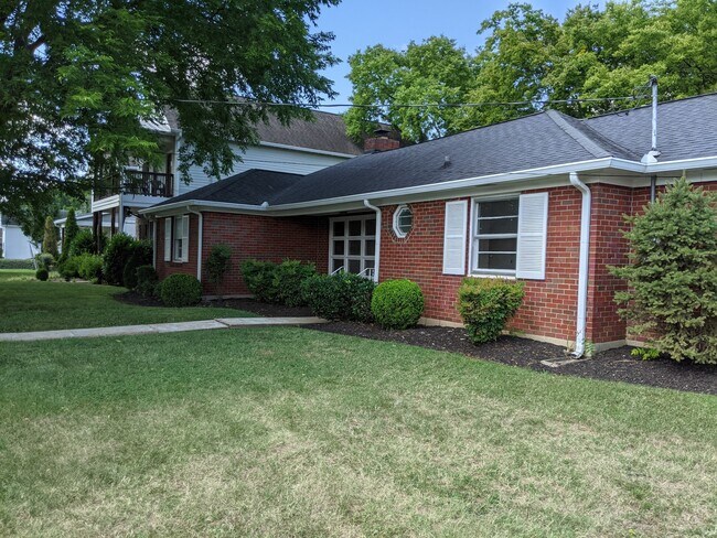 Building Photo - 1229 Villa Pl