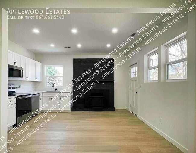 Building Photo - 36 Saxon Heights