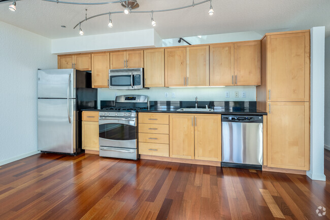 1BR, 2BA - 895SF - Kitchen - The Orleans Lofts