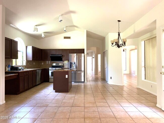 Foto del edificio - 5918 E Woodridge Dr