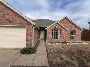 Building Photo - 1116 Oak Grove Ln