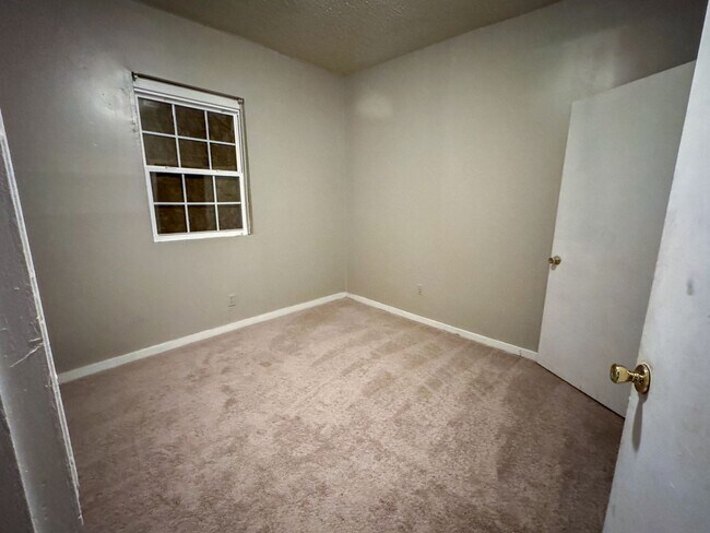 Foto del edificio - 3 Bedroom / 1 bath home, move in Ready!