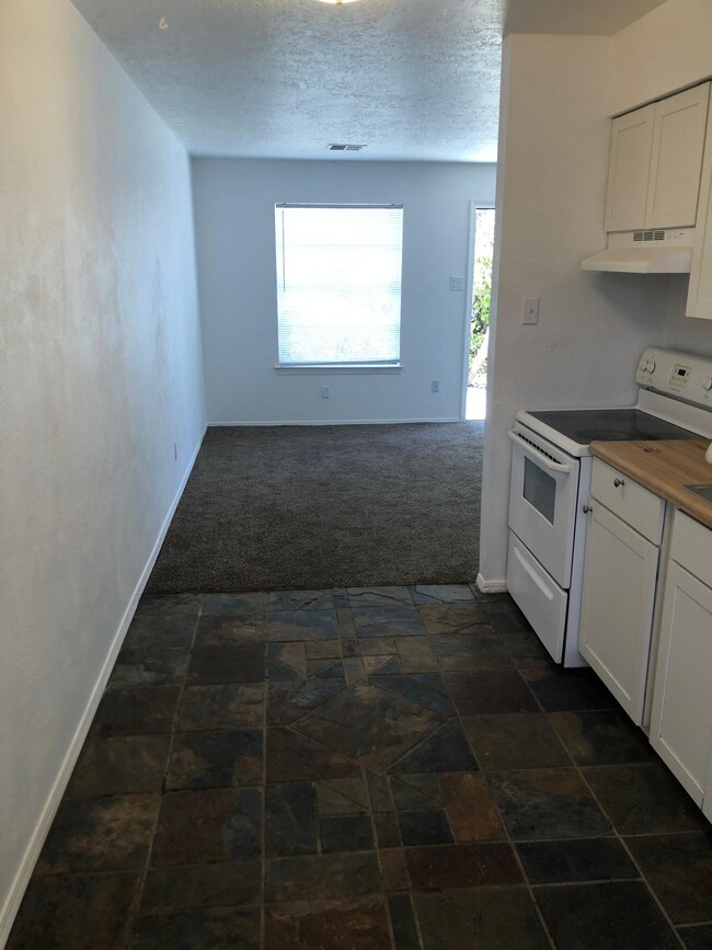 Building Photo - 1205 Chelwood Park Blvd NE