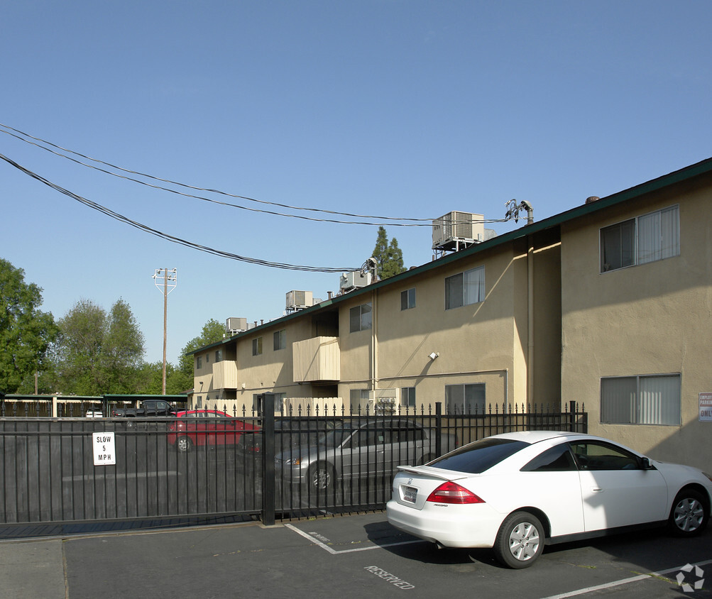 Building Photo - Millbrook Pines Apartment