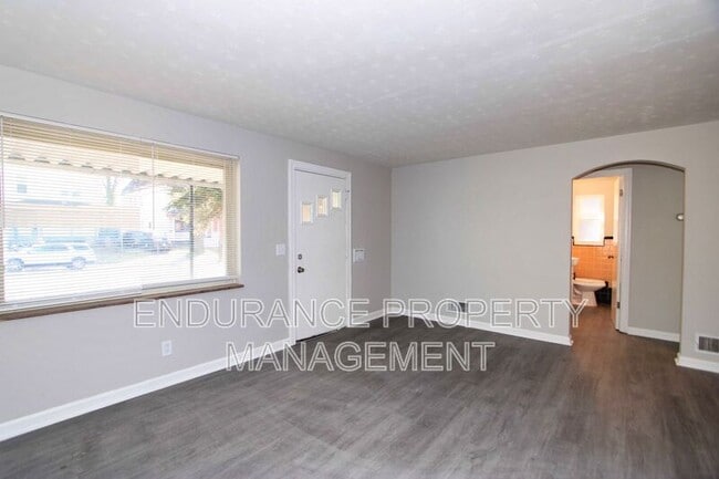 Photo - 855 Academy Ave House