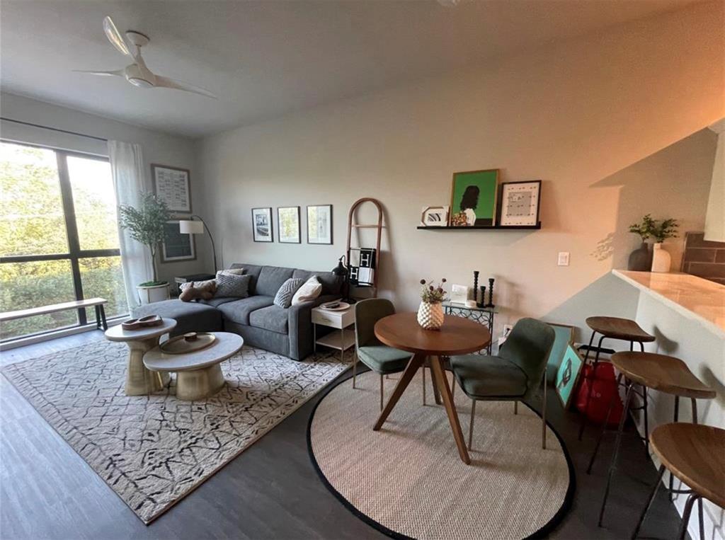 Foto principal - 2727 Houston Ave