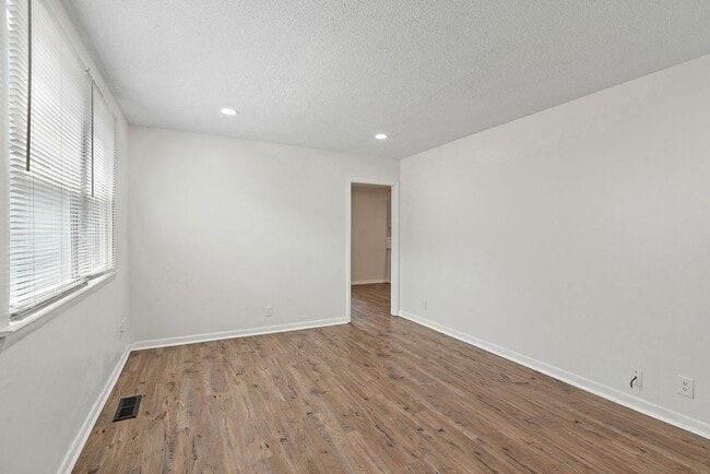 Building Photo - 1541 Cherry Tree Dr