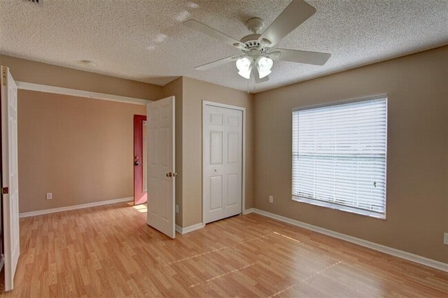 Building Photo - 2477 Deercroft Dr