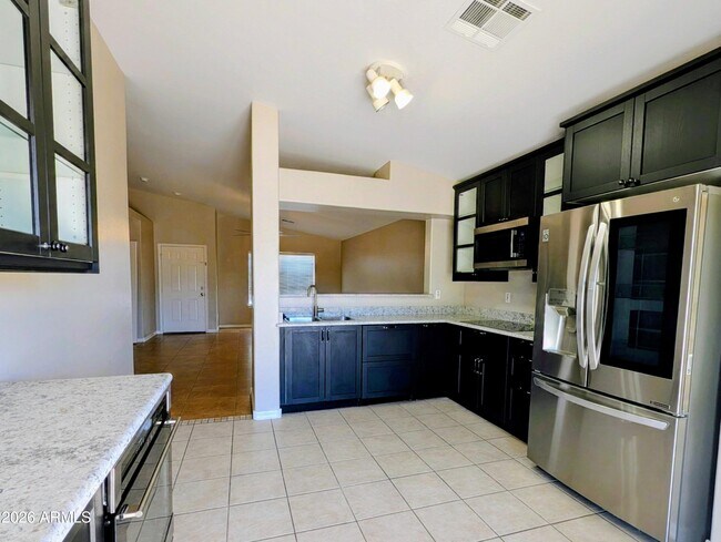Foto del edificio - 2536 E McArthur Dr