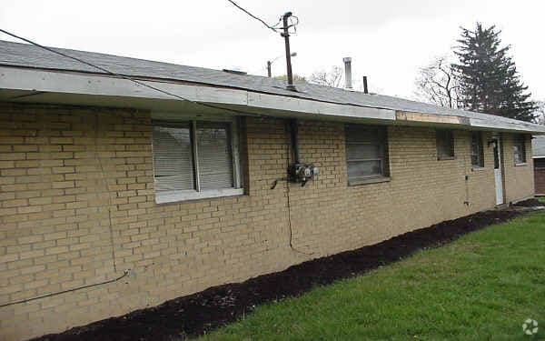 Primary Photo - 730-748 N Nelson Rd