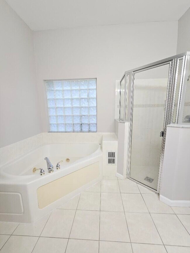 Building Photo - 152 Canterbury Pl