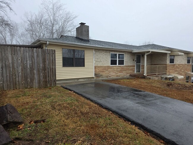 Building Photo - Spacious 5+ Bedroom Home with Private In-Law Suite in Desirable Red Bank for under $2600