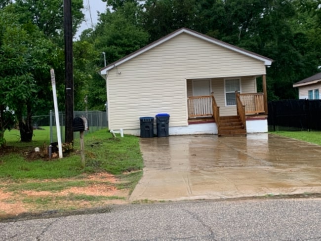 Building Photo - 1149 W Front St