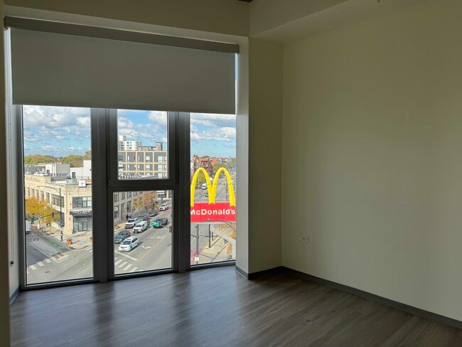 Foto del edificio - 1922 N Milwaukee Ave